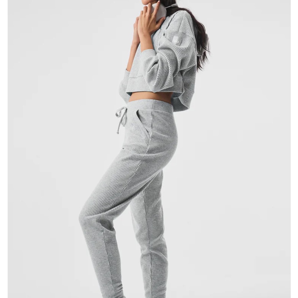 ALO Yoga Light Gray Ribbed Joggers Set